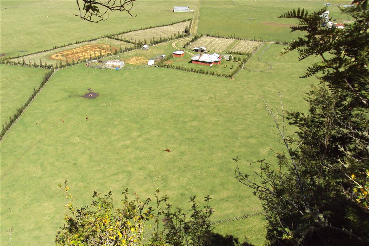 Vista aérea del valle sobre el Fundo La Pampita, 2014, Manihuales, Aysén